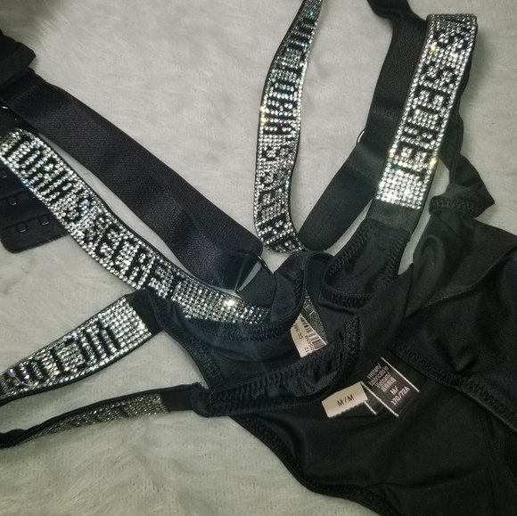 Victoria's Secret Shine Strap Push-up Bra & Thong - Picture 15 of 16